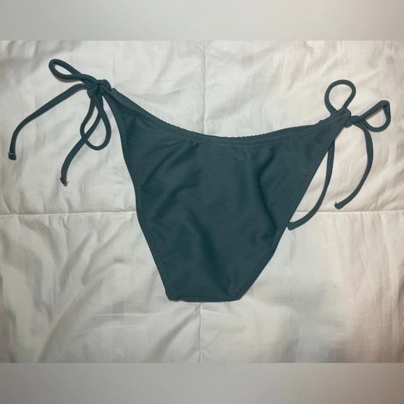 J. Crew Ribbed curved-waist cheeky string bikini bottom
Size M - Picture 5 of 11